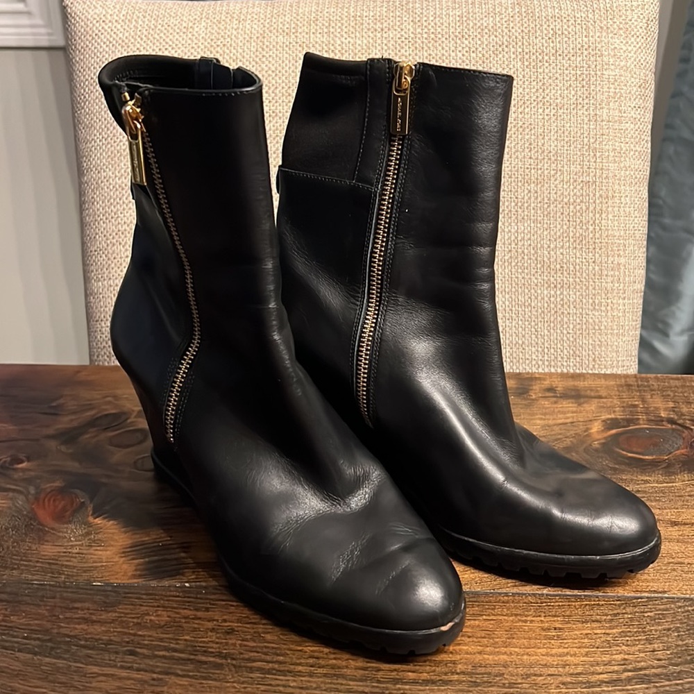 Michael Kors 9M black leather boot wedge -Aileen